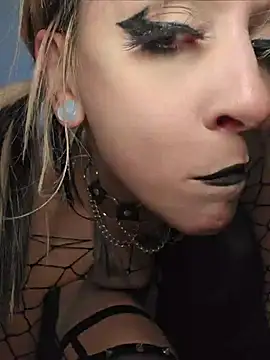 AmethystFoxx Adlı Modelin Canlı XXX Sohbeti