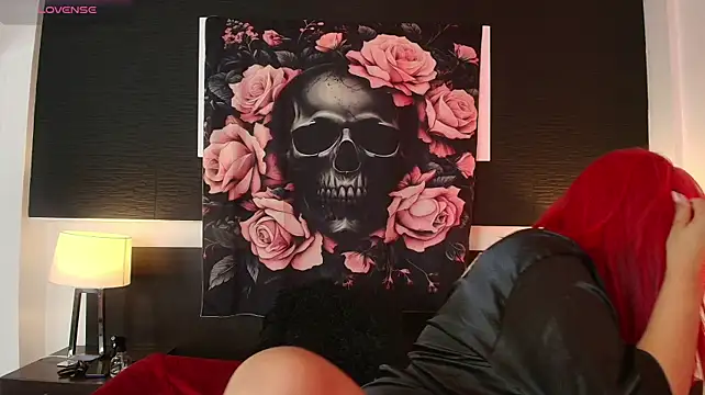 EvaaFoxxy1 Adlı Modelin Canlı XXX Sohbeti