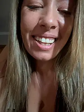 MiraKisss Live XXX-Chat