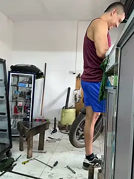 Paul22cm- live XXX chat