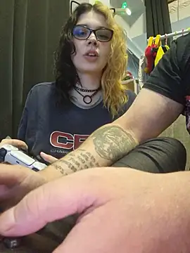 צ'אט XXX בשידור חי של whatevaandissues