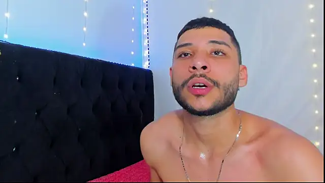 צ'אט XXX בשידור חי של MarcusRosse
