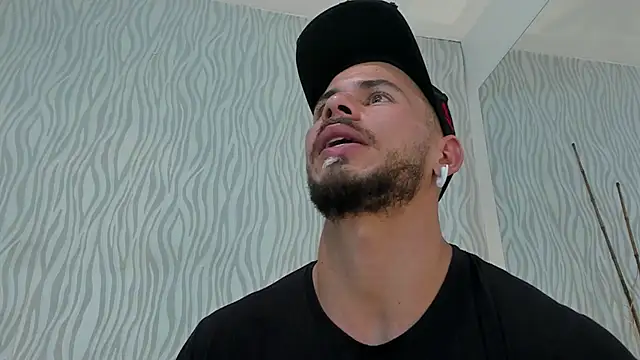 dylan_jacobx Adlı Modelin Canlı XXX Sohbeti