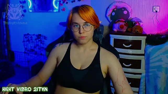 TrickyKitsune live XXX chat