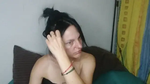 Velvet-Naughty's Live XXX Chat