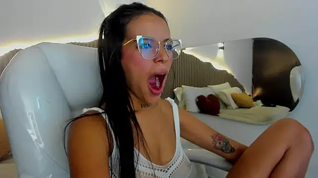 Chatroom XXX en direct de Iris8__