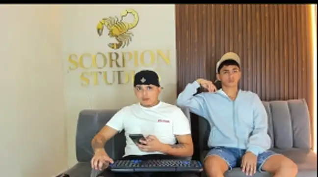 Charlie_Scorpion's Live XXX Chat