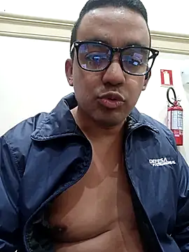 morenogostoso29 Adlı Modelin Canlı XXX Sohbeti