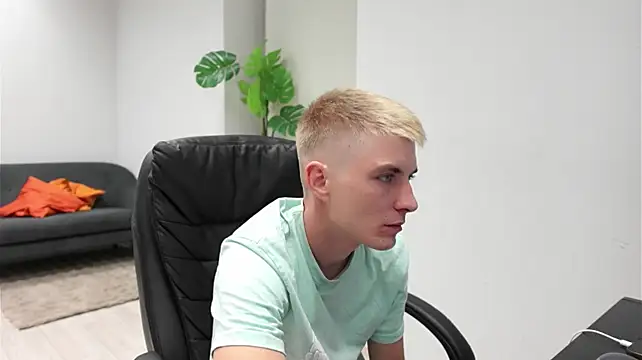 Logan_Falk live XXX chat