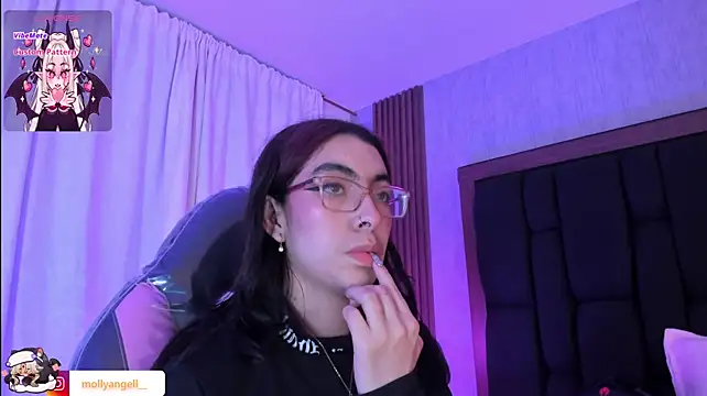 Molly_A's Live XXX Chat