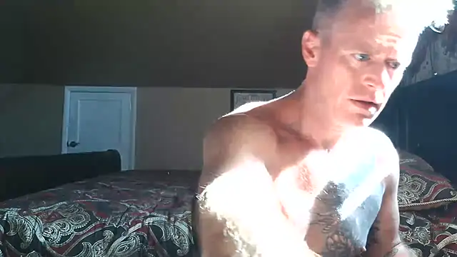DILFiGuess1's Live XXX Chat