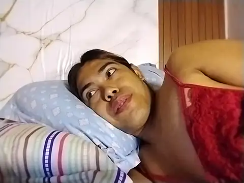 Chat +18 de goddessriri01 ao vivo