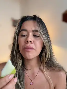 Emilia_Bakerr Live XXX-Chat