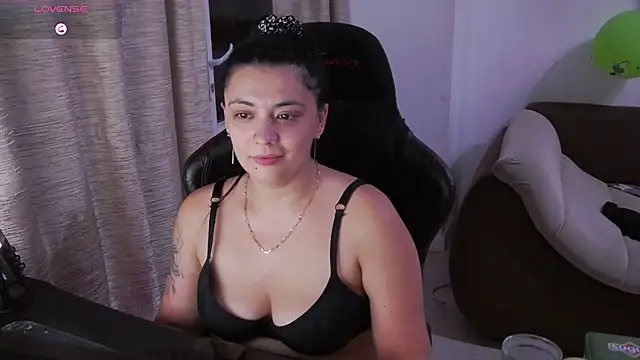 LuciaLoca Adlı Modelin Canlı XXX Sohbeti
