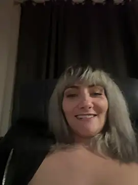 I_amKatarina Adlı Modelin Canlı XXX Sohbeti