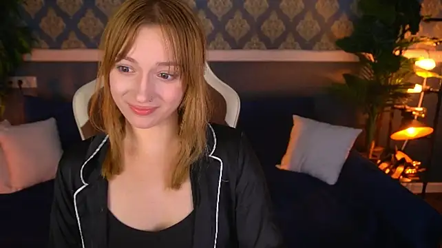 LizzaMoonn XXX чат на живо