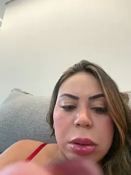 lariic XXX чат на живо