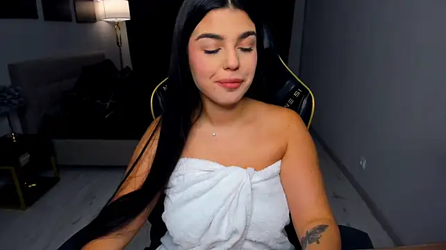 AlluringAriel Adlı Modelin Canlı XXX Sohbeti