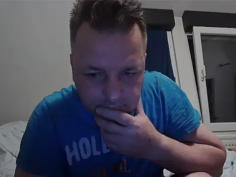 boy0230M live XXX chat