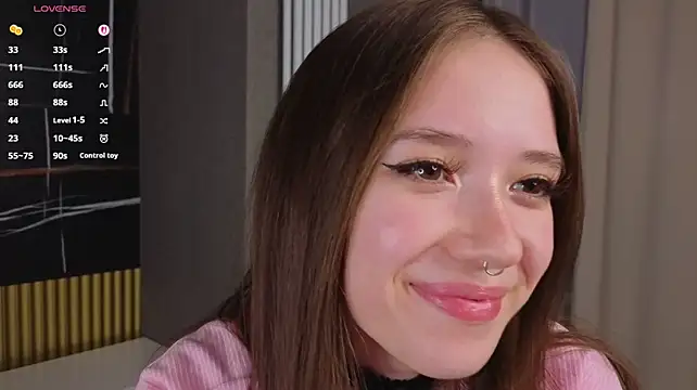 צ'אט XXX בשידור חי של tinyanie