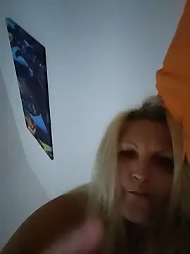 Divineblond's Live XXX Chat