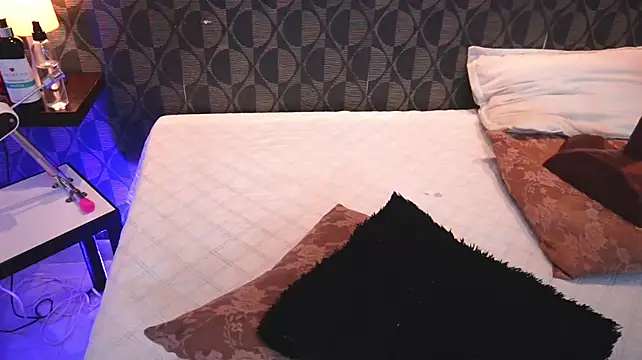 SharomRoss' Live XXX Chat