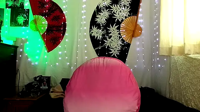 GamerGirlRoxyAndLee: онлайн-секс-чат