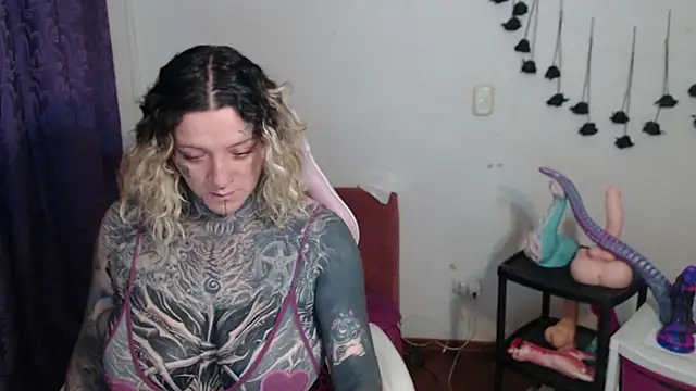 SLOPPYTITSS' Live XXX Chat