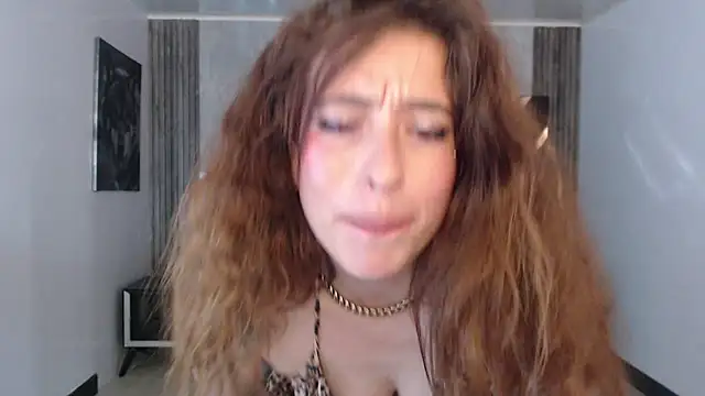צ'אט XXX בשידור חי של DamiaOshun_ch