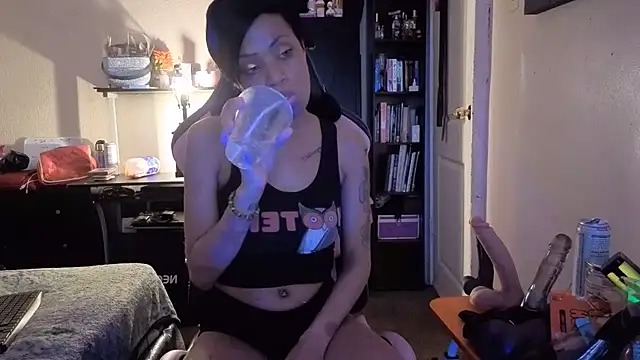 IAMTOKYOLEE's Live XXX Chat