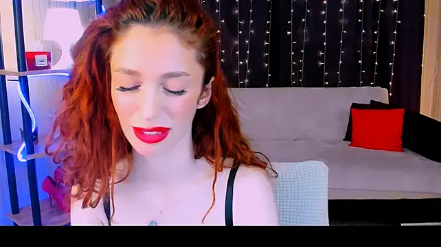ChristinaConteeree: онлайн-секс-чат