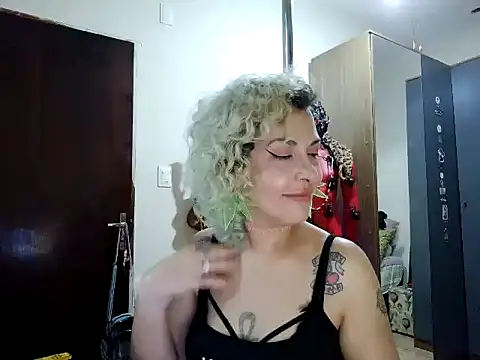 Chat +18 de MariLouM ao vivo