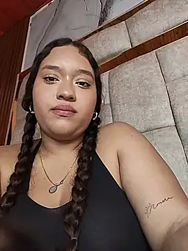 EmiliaTorrez's Webcam Show
