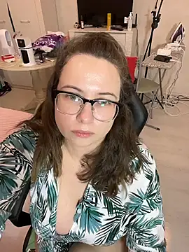 DienkaGreen's Live XXX Chat