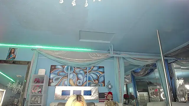 ADRIANNA_FOX XXX чат на живо