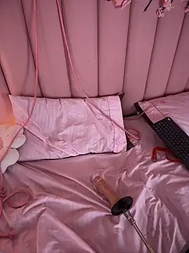 KellyOlsenbe's Live XXX Chat