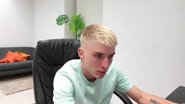 Logan_Falk Live XXX-chat