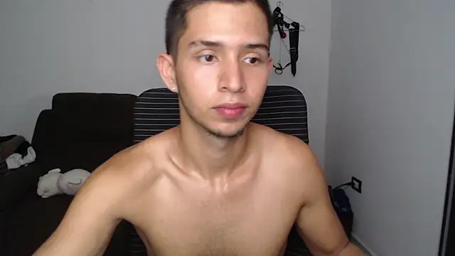 Онлайн чат XXX harold_18_