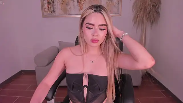 JuanitaClay Chat XXX in diretta