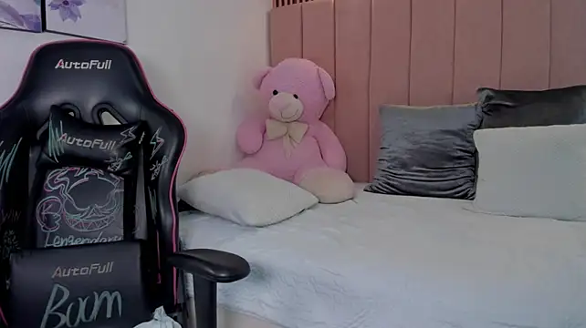 Chat +18 de cloe_glace ao vivo