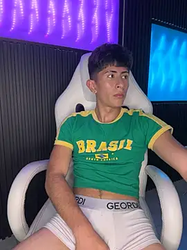 XXX chat uživo modela AndyJustgame_