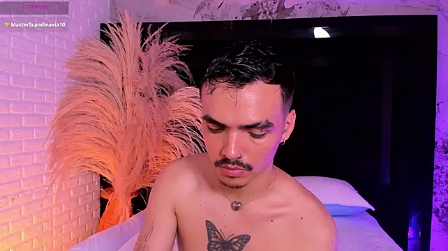 NicoKingg1_'s Live XXX Chat