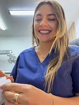 alicee16 Adlı Modelin Canlı XXX Sohbeti