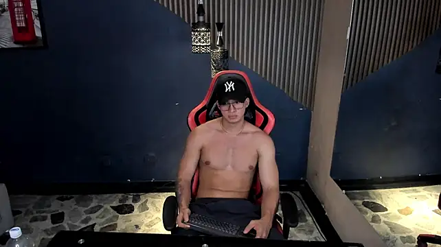 צ'אט XXX בשידור חי של Axxel_Muscle