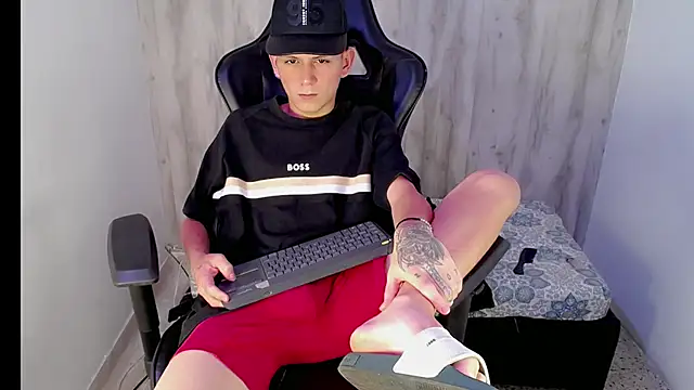 Hot_athletes_ Chat XXX live