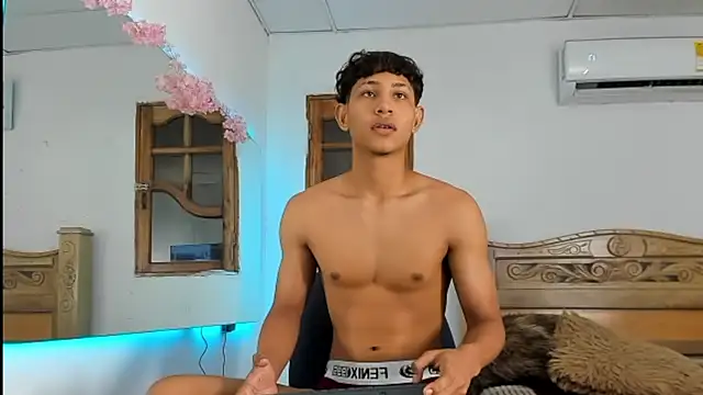 nedye_rouss Pertunjukan Webcam