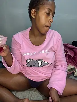 Chat XXX en directo de petite_bee