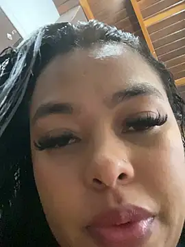PUSHYLATEのライブXXXチャット