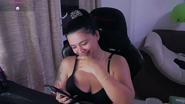 LuciaLoca's Live XXX Chat