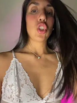 MaddyX__'s Live XXX Chat